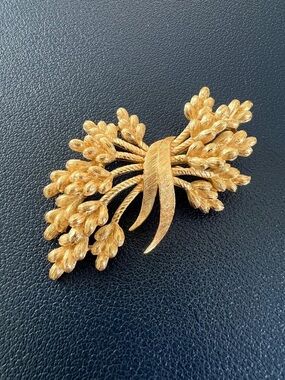 Vintage Signed Crown Trifari Sheaf of Wheat Gold Tone Brooch Pin
